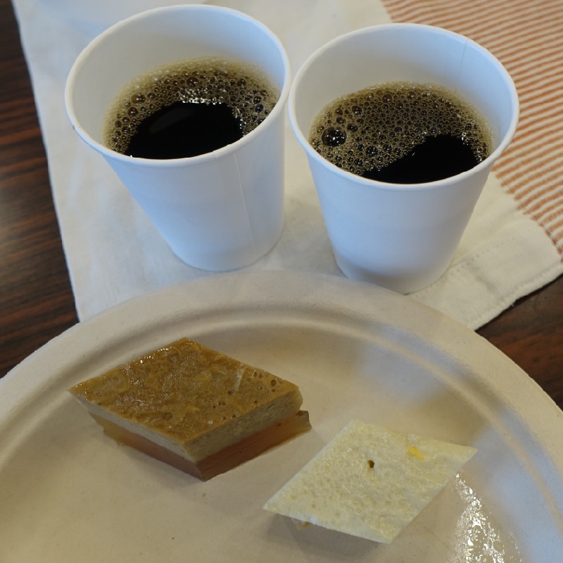 ヴン(ココナッツゼリー)とラオスコーヒー