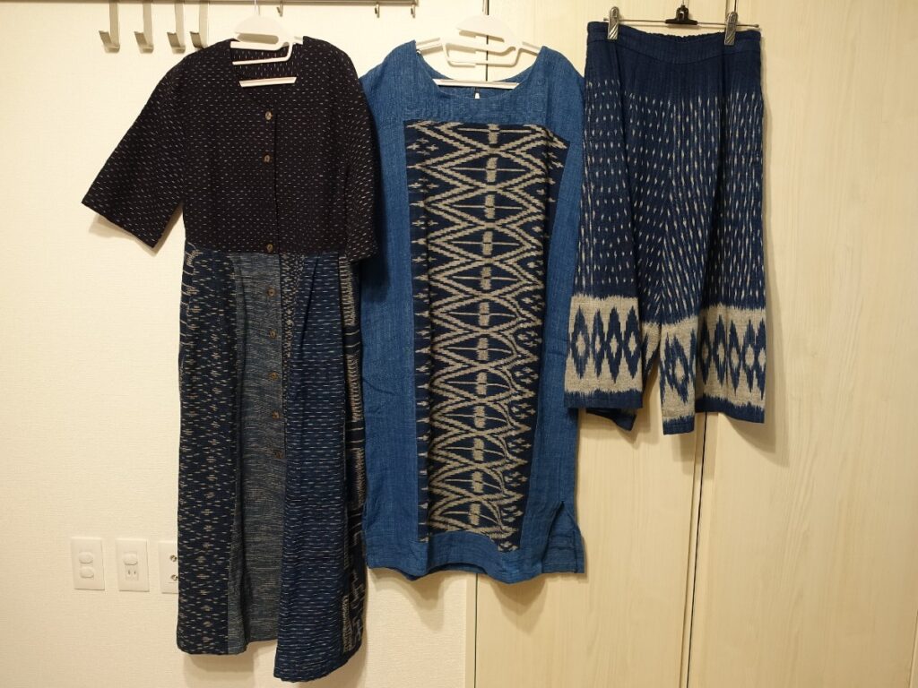 べた妻所有のラオスの絣模様のある衣類3着