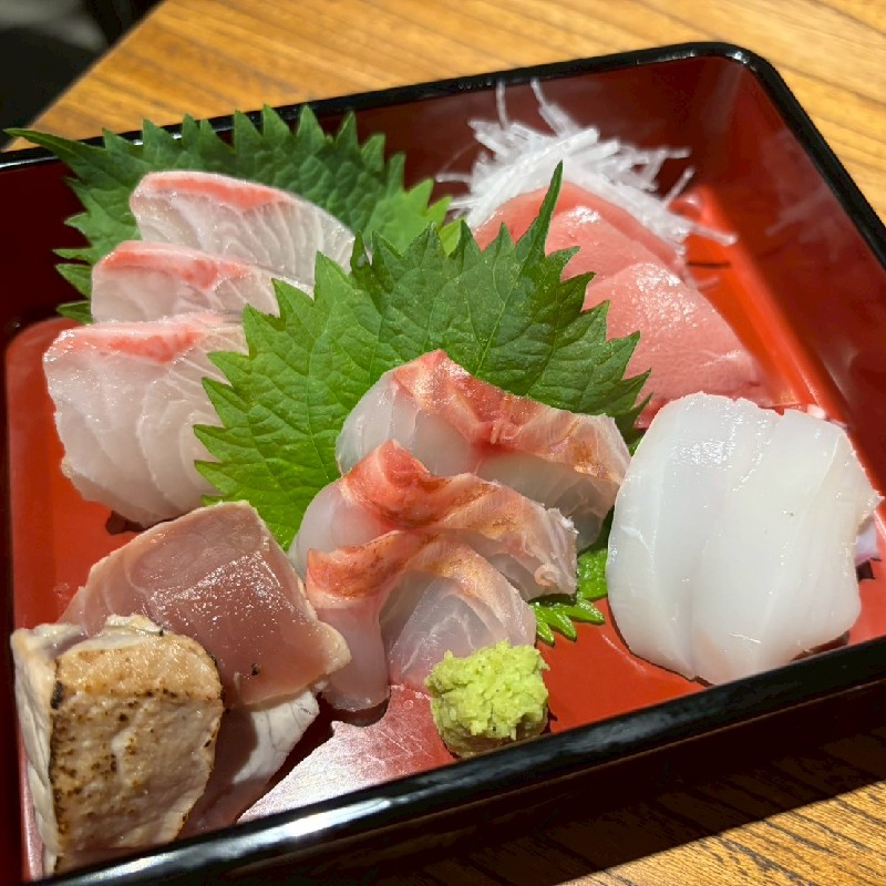 お刺身 カンパチ、マグロ、ブリ炙り、フエフキダイ、スミイカ、マダコ