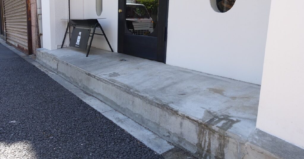 入口の段差 1段