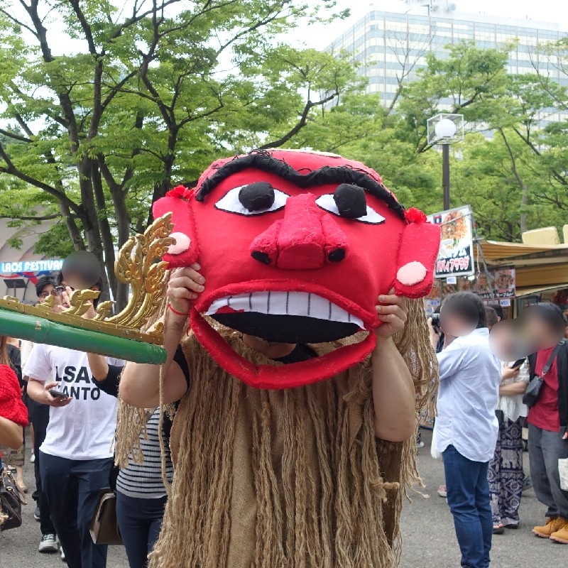 大きな赤い顔の女神様『ニャーニュー』