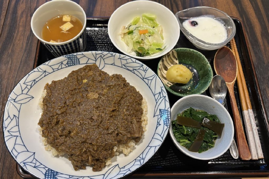 『すじ肉カレー(2,500円)』
