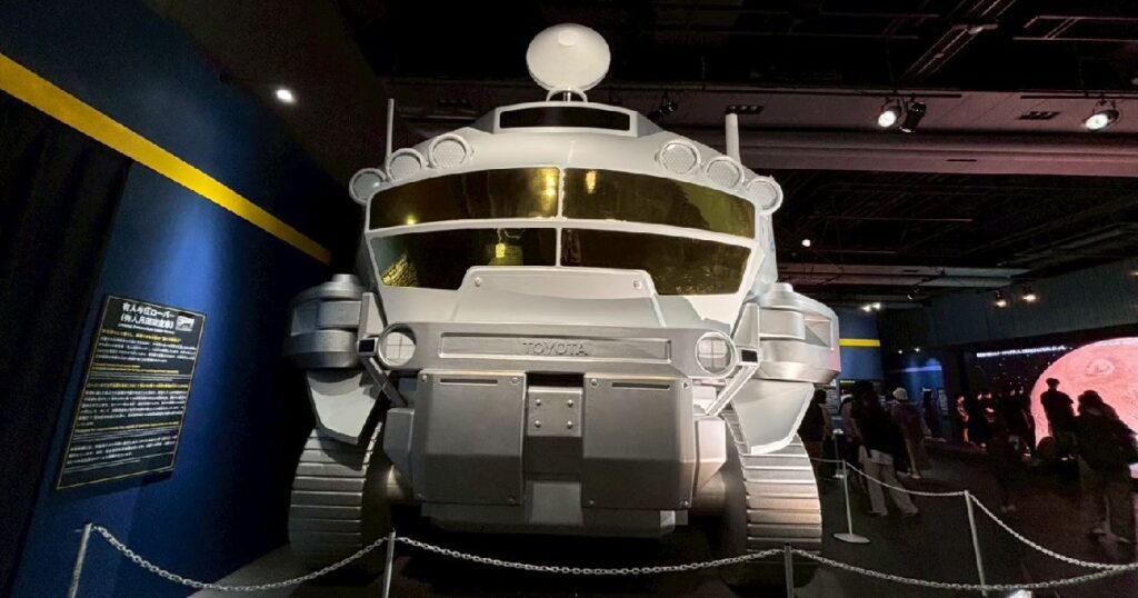 実物大の月面探査車『有人与圧ローバー』の模型