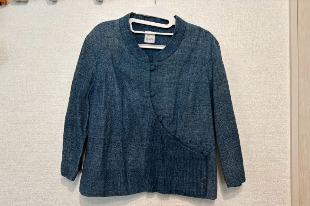 以前の展覧会で購入した『藍染のジャケット』　