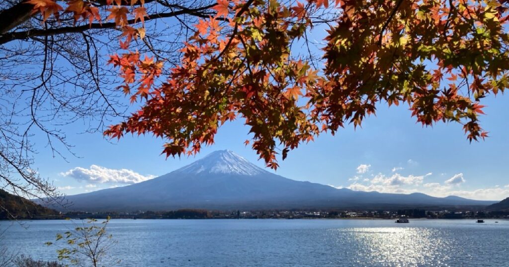 河口湖から望む富士山　2021年11月撮影