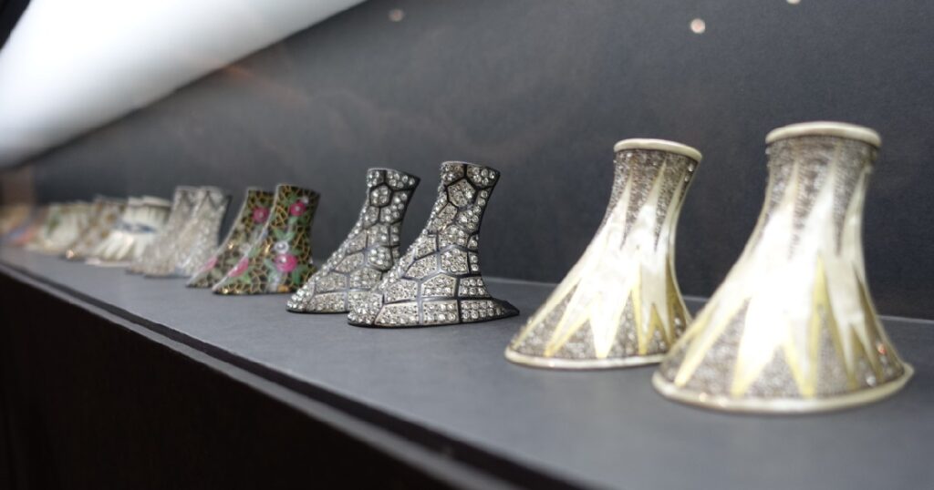 豪華な装飾で彩られた『ヒール』の数々
