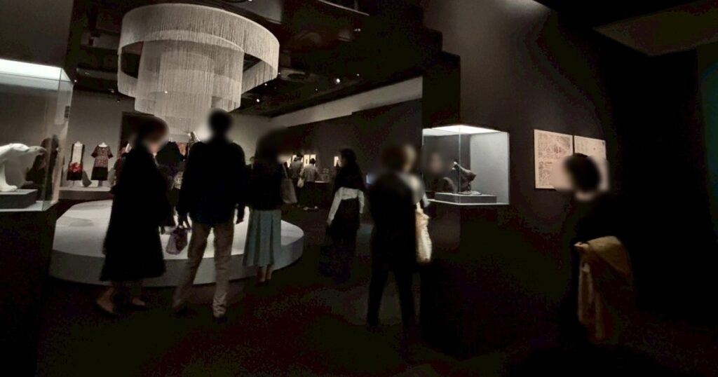 車いすでも問題ない程度の賑わい