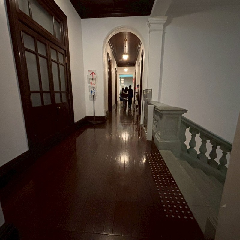 館内は車いすでもスイスイ通れる　床面の写真