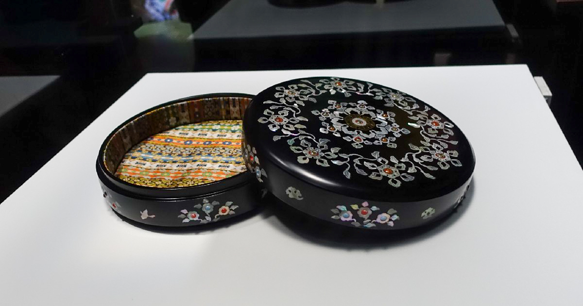 再現模造の螺鈿箱