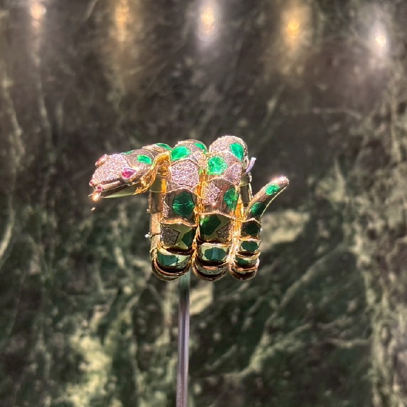 No.182 ゴールド、グリーンエナメル、ルビー、ダイヤモンド(1965年頃)