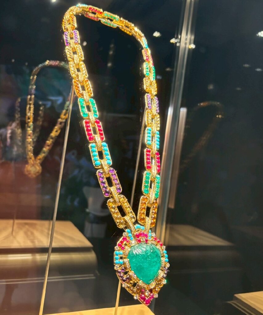 ゴールド、アメシスト、ターコイズ、シトリン、ルビー、エメラルド、ダイヤモンド (1969年頃)