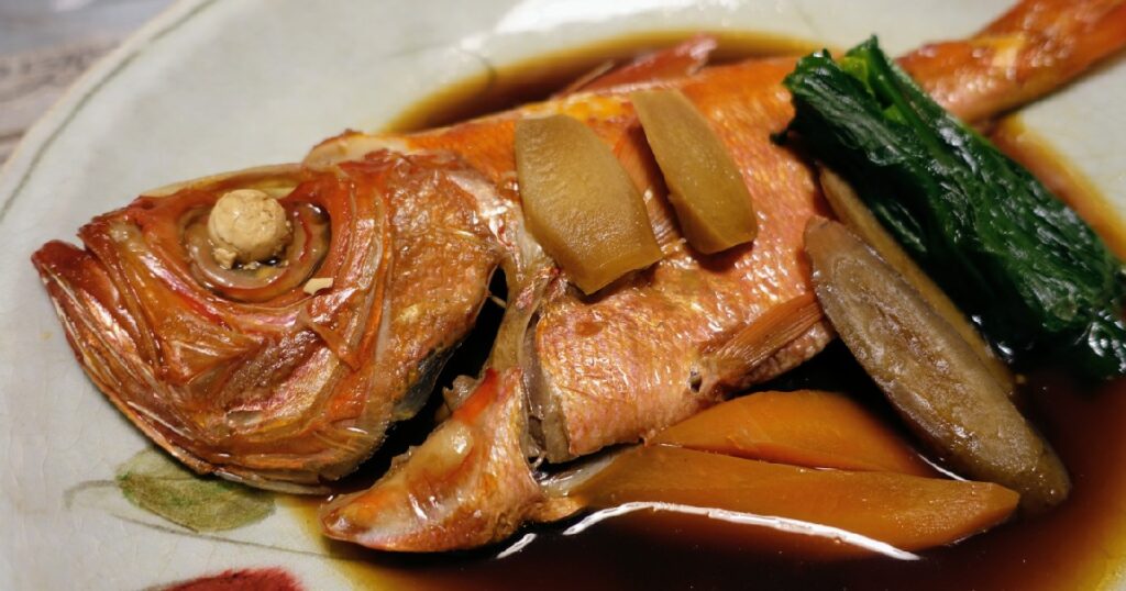 伊豆の名物《キンメダイの煮付け》