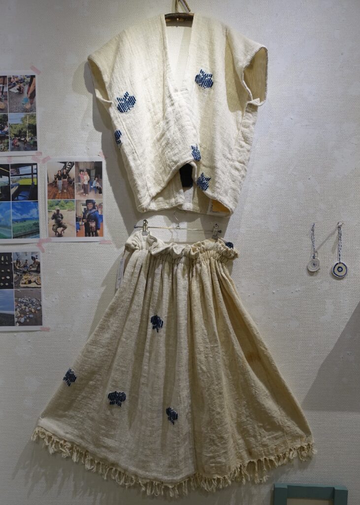 ラオスのタイ・ルー族のブランケットとアフリカの布を合わせたスカート