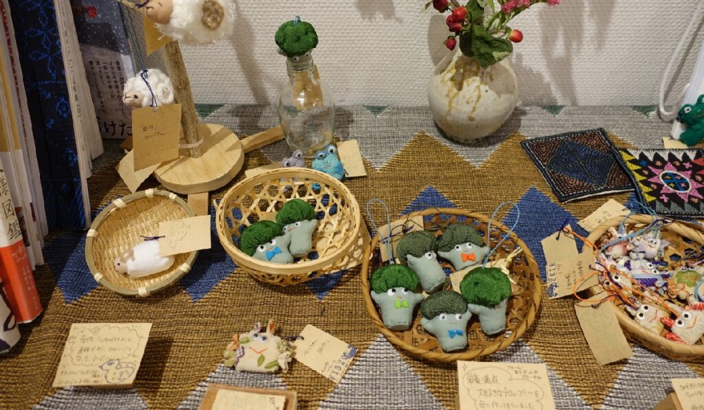 味わい深い表情のマスコットたち