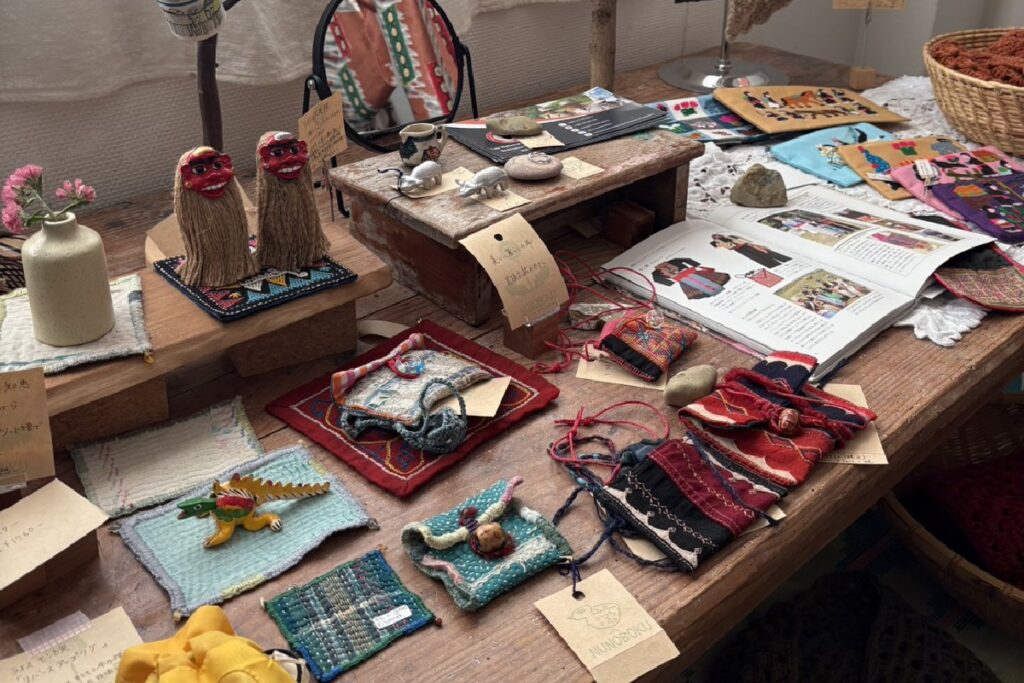 小さめな布製品の他には置物も