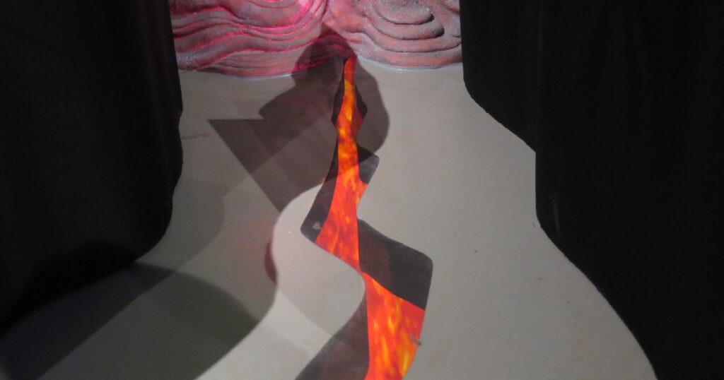 足元にある大絶滅の境界を示す亀裂