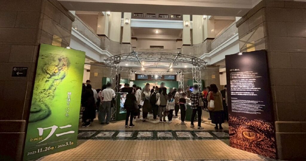 日本館１階のホールの会場前の様子