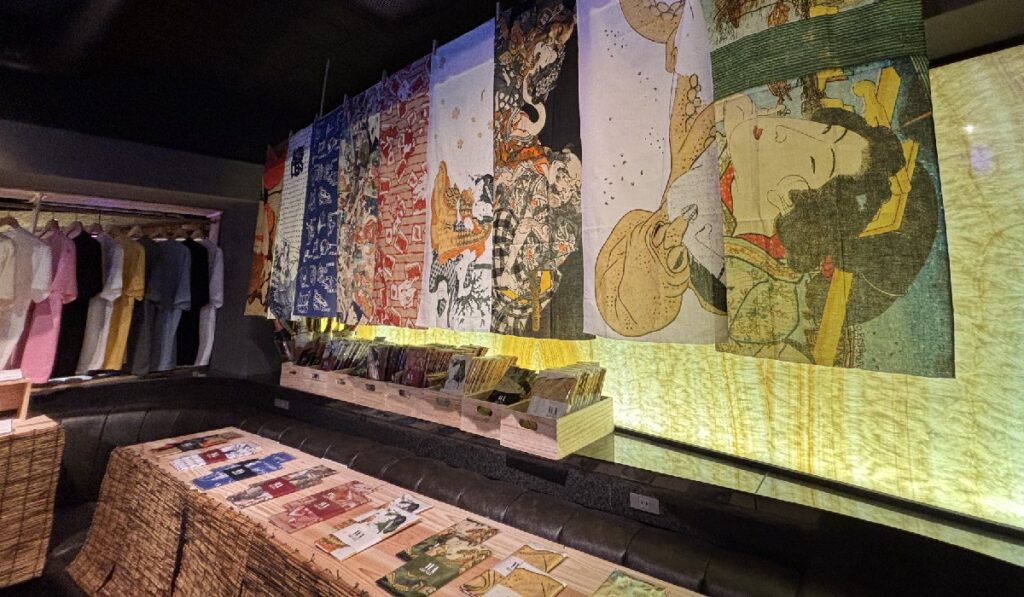 「タコの手ぬぐい」などオリジナルグッズの数々