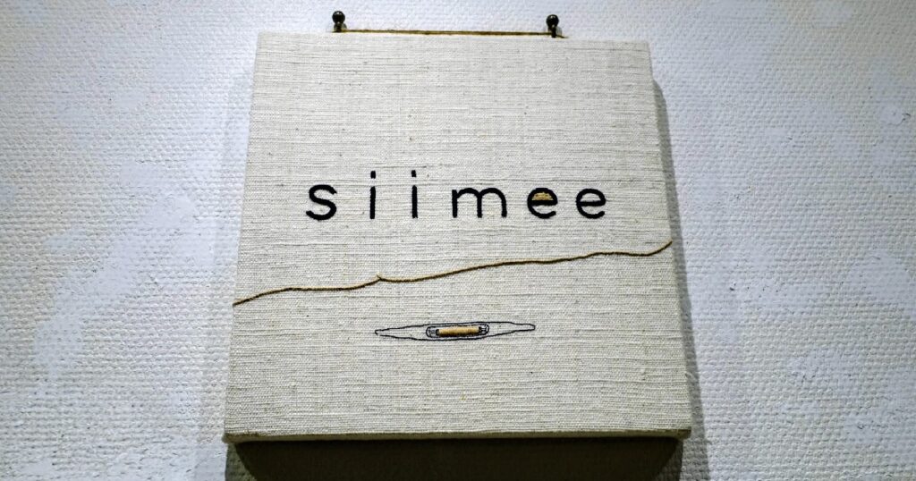 むしめづさんによる刺繍の『siimee』ロゴ