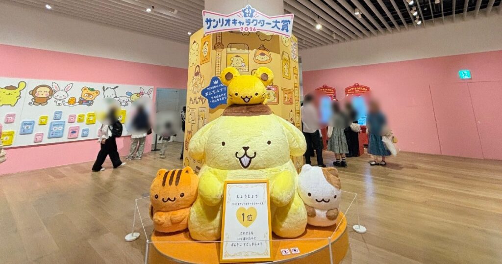 2025年人気No.１の『ポムポムプリン』の巨大ぬいぐるみ