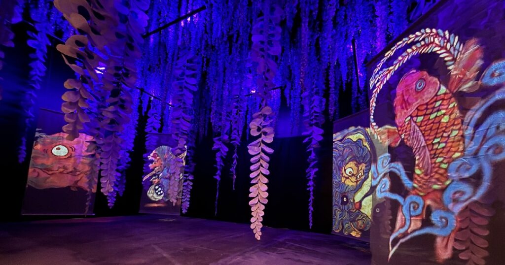藤の花の中で踊る妖怪たち