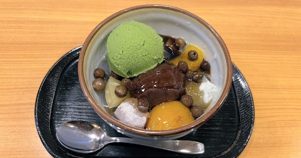 クリームあんみつ