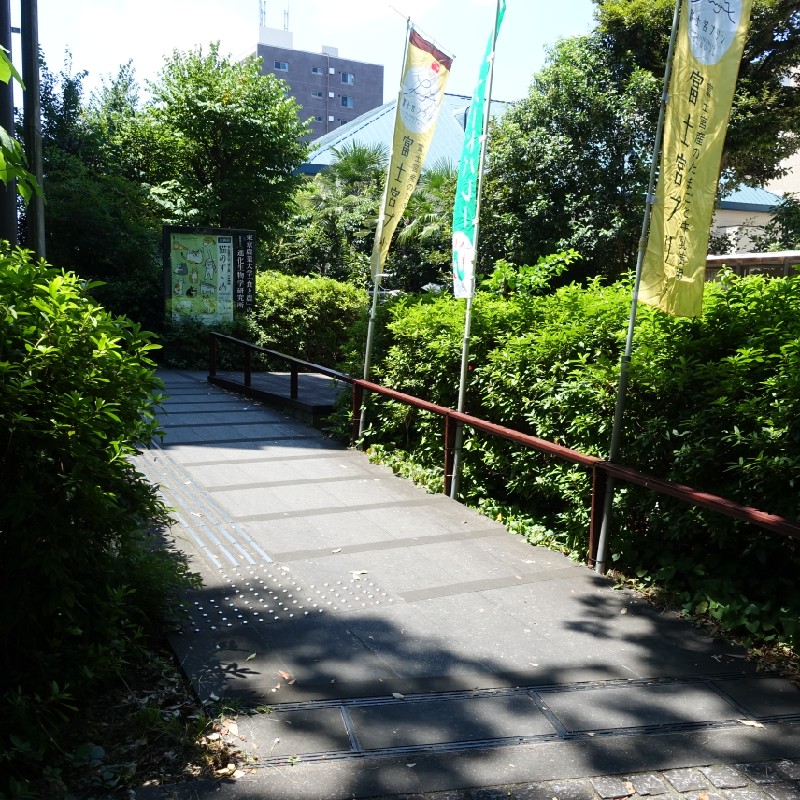 博物館入口のスロープ