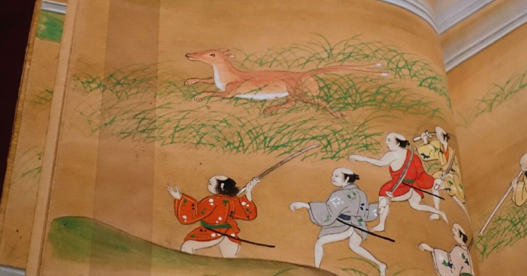 『たまも』を追い詰める武士たち　よく見ると尾が２つある！
江戸時代前期(17世紀)写