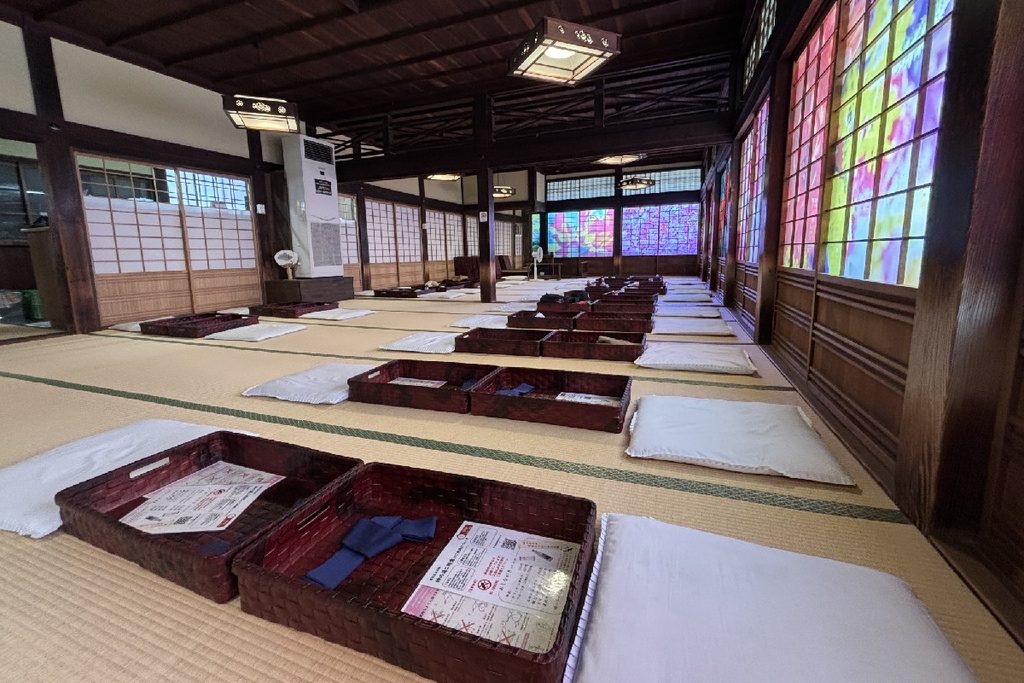 お盆期間後の『神の湯２階席』の空いている様子