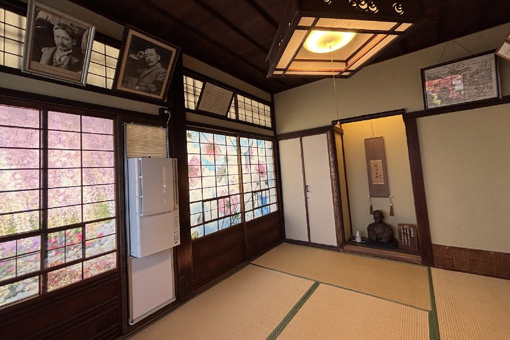 1895年に正岡子規と夏目漱石が利用したとされる『坊っちゃんの間』。
