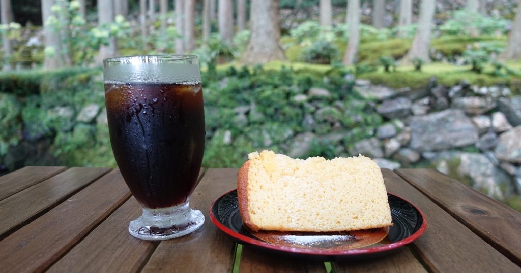 地下50mの地下水を使った『アイスコーヒー』と『甘酒シフォン』