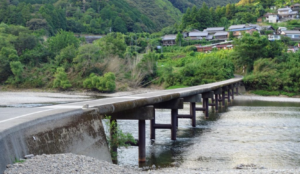 岩間沈下橋
