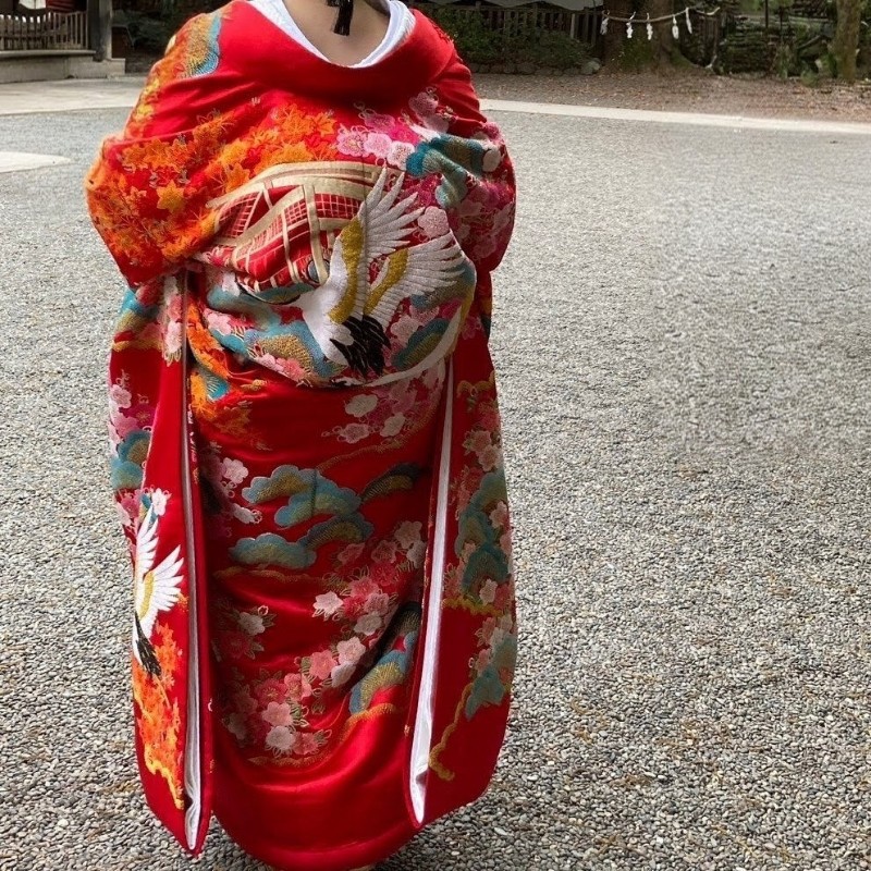 べた妻が着用した『相良刺繍』の打掛
おめでたい柄がいっぱい!